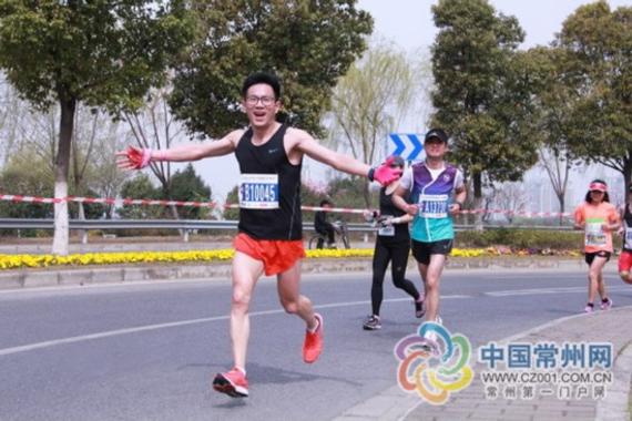 2016年3月20日，王国祥参加无锡马拉松赛