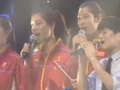 视频-张杰与女排合唱《年轻的战场》 弘扬女排精神