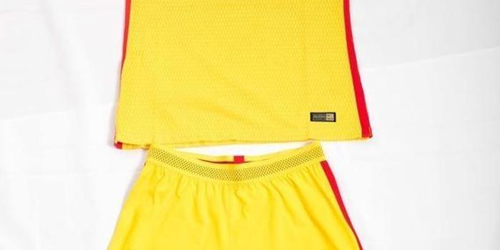 足球队服红色好看吗,足球队服红色好看吗图片