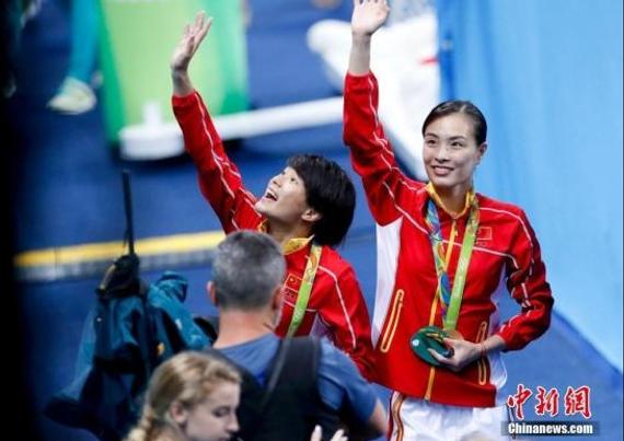 吴敏霞夺得女子双人三米板金牌