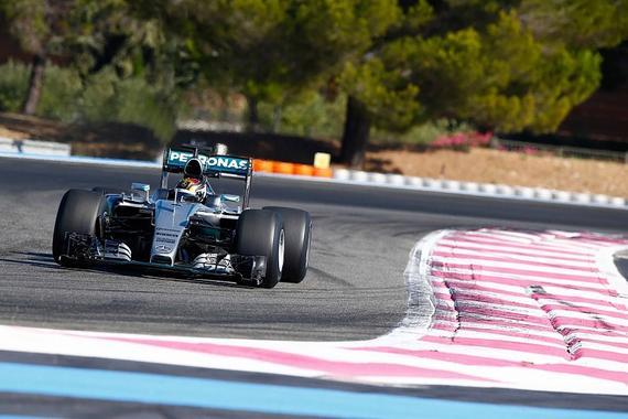梅奔在法国保罗里卡赛道首次测试了2017款倍耐力F1轮胎