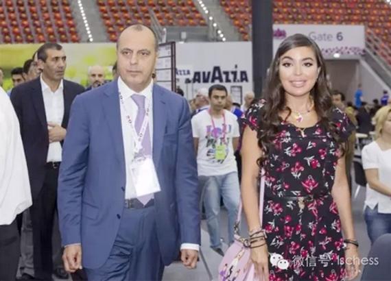 马希尔•马梅多夫陪同阿塞拜疆总统阿利耶夫的小女儿莱亚拉•阿利耶娃参观奥赛