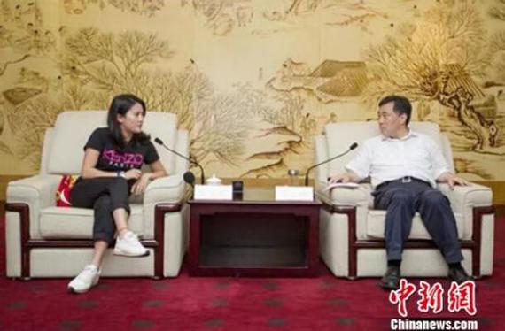 9日，中共南通市委书记陆志鹏会见奥运冠军陈若琳。