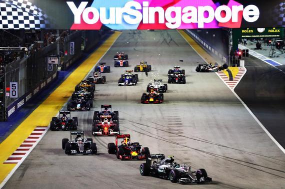 F1新加坡站正式比赛精彩瞬间