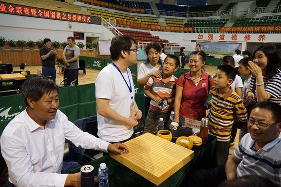 东道主乌海队大逆转胜出后，最后上场的.龚俊得到了英雄的待遇