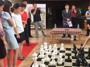 混双赛推广国象场面热闹 棋后谢军“赤脚”出战