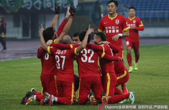 中超-莫雷罗制胜球 亚泰2-1逆转国安落后绿城3分