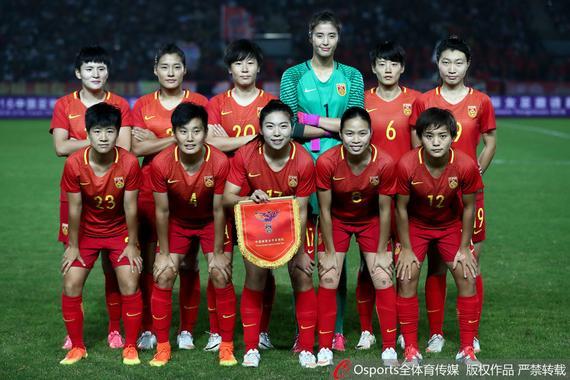 中国女足首发11人合影