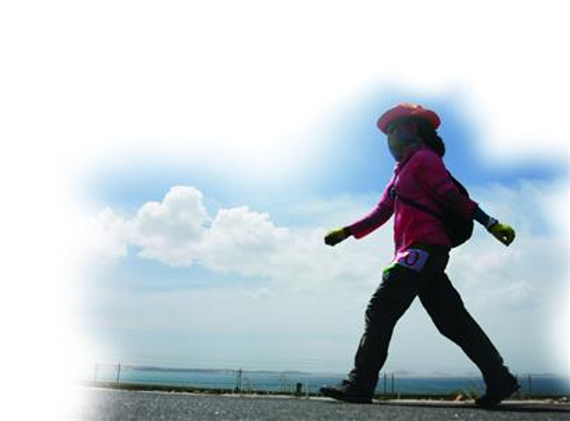 青岛花甲背包客环游世界 就算白发苍苍也要去看看_户外频道_新浪竞技风暴_新浪网