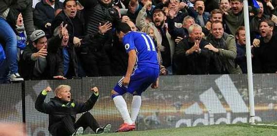 GIF - Chelsea's 4-0 victory over Manchester united side arms opening stroke scoring 30 seconds