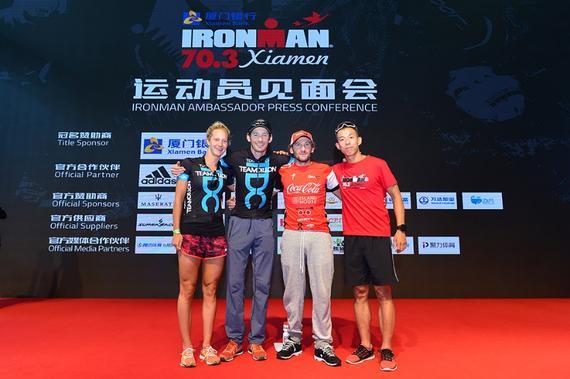 中外IRONMAN铁人三项运动员代表合影