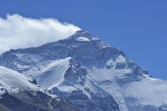 中国计划开发珠峰旅游，美国媒体：对登山者是好事。