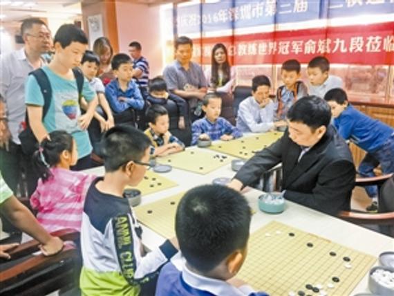 俞斌多面打指导棋手