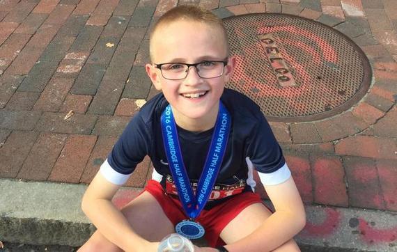 9岁男孩创半程马拉松赛纪录，3岁时已展现跑步天赋。