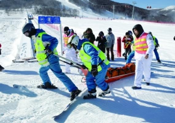 999急救崇礼雪场演练空地救援