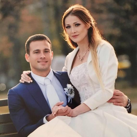 雅瓦诺夫斯基和男友结婚