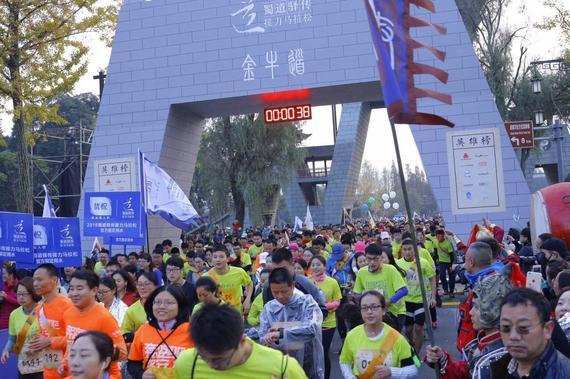 十万人助力的申遗马拉松赛，蜀道驿传今日击鼓开跑。
