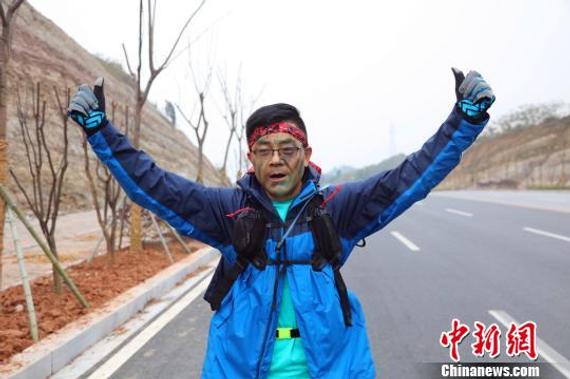 2016中国三峡超级越野赛在“三峡门户”湖北省宜昌市开跑