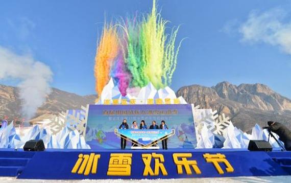 12月3日，位于延庆的石京龙滑雪场开业