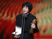 视频-郎平获最佳教练员奖 台上幽默连侃刘国梁