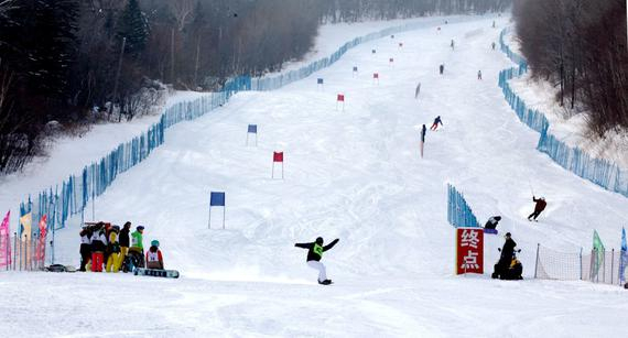 全民冬运助推冰雪产业 东北闪现经济新亮点_冰雪_新浪竞技风暴_新浪网