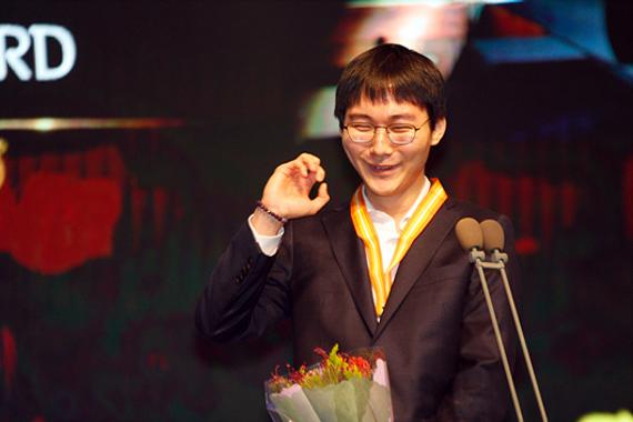 朴廷桓当选韩国2016最优秀棋士，获得了10钱纯金的奖牌