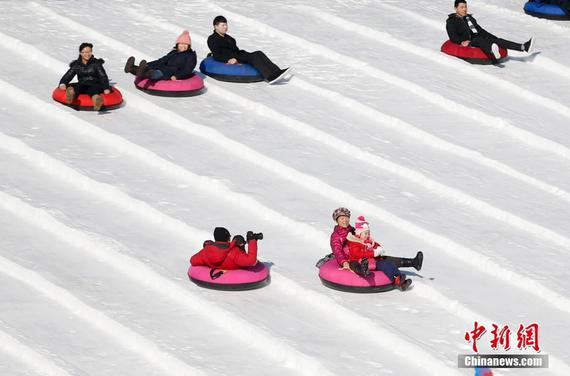 北京市民参与冰雪运动