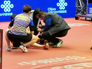 丁宁刘诗雯世乒赛一幕重现 朱雨玲崴脚后大逆转
