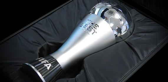 FIFA公布新世界足球先生奖杯 杯体神似“银球奖”