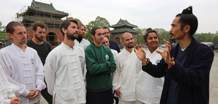 中外功夫迷聚集武当学艺