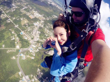 方硕带女友高空跳伞求婚成功