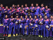 苏杯颁奖仪式韩国捧杯