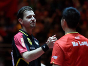 致敬老将!波尔马龙那一抱看哭了 54岁大妈的坚守