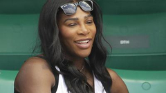 小威挺孕肚现身法网助威姐姐