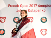 新科法网冠军载誉回国 已成拉脱维亚民族英雄