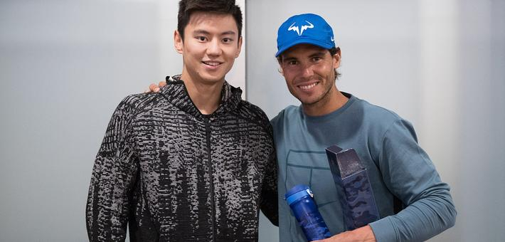 纳达尔与宁泽涛互赠礼物