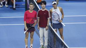 易烊千玺现身中网女单决赛