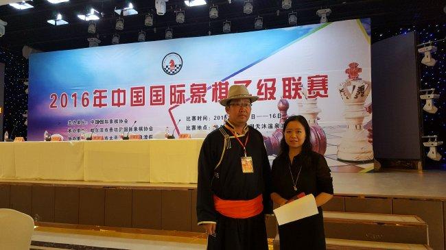 敖日格勒与许昱华合影