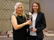 大穆兹丘克和扎格尼泽获颁国际棋联最佳女棋手奖