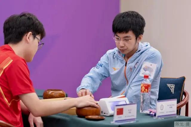 赢遍世界前三 登顶围棋个人赛的许皓鋐究竟是谁？