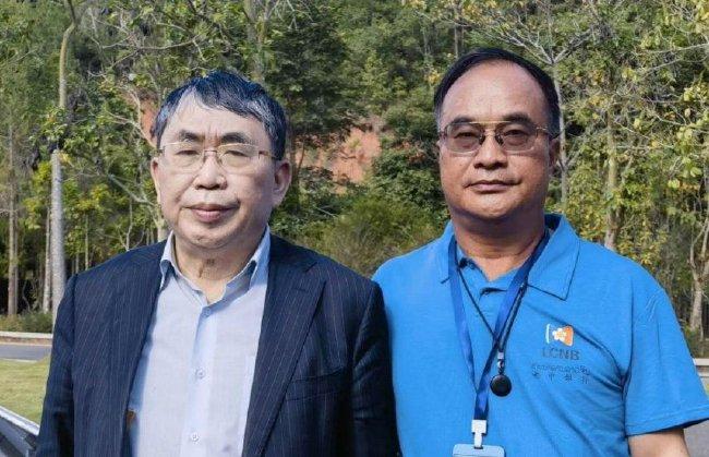 2023年东盟围棋邀请赛期间,聂卫平与付建强合影,勉励老挝围棋发展