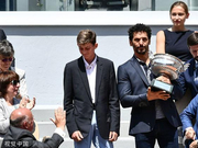 图|帕克观战法网男单决赛 奥斯卡影帝影后均出席