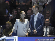 图|辛吉斯携丈夫观战ATP巴塞尔赛 宽松衣服孕味足