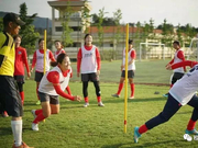 有女儿你会让她踢球吗？一语点破女足生存现状