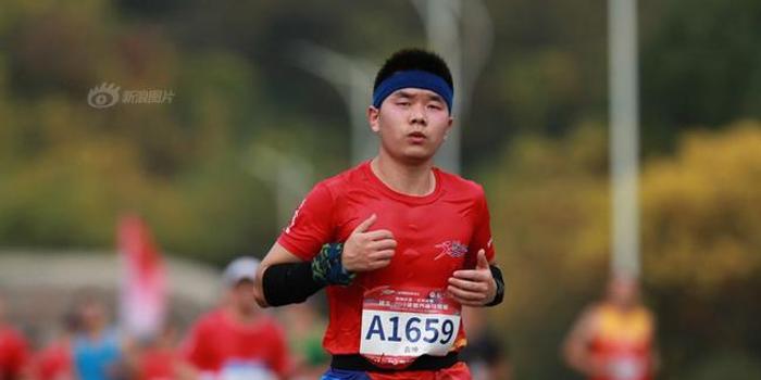 踢足球会影响跑姿吗,踢足球会影响跑姿吗女生