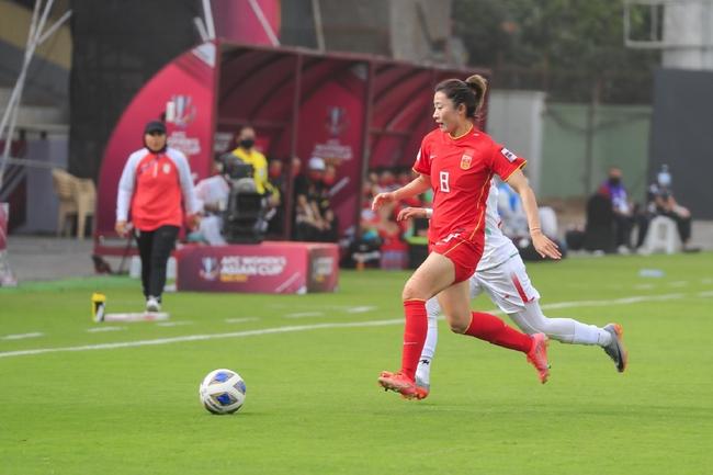 唐佳丽吊射对方后卫乌龙 中国女足7比0领先伊朗
