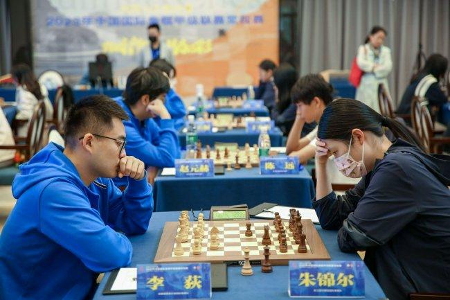 成都队李荻：和顶尖较量 小棋手们在联赛经受锻炼