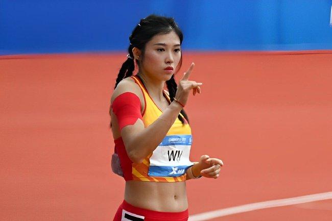 吴艳妮在女子100米栏决赛中收获银牌,并且成绩也实现奥运达标