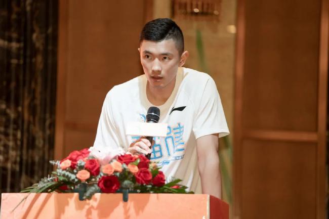 福建浔兴股份男篮队长陈林坚先生讲话