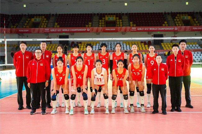 中國(guó)U17女排合影